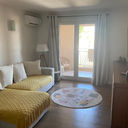 T3 Golf Apartment